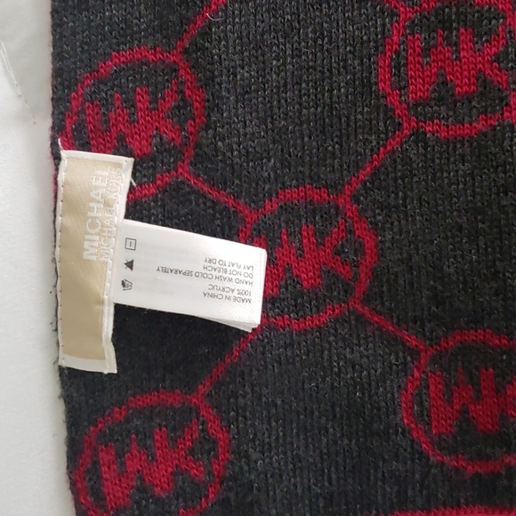 Michael Kors scarf - Picture 3 of 6